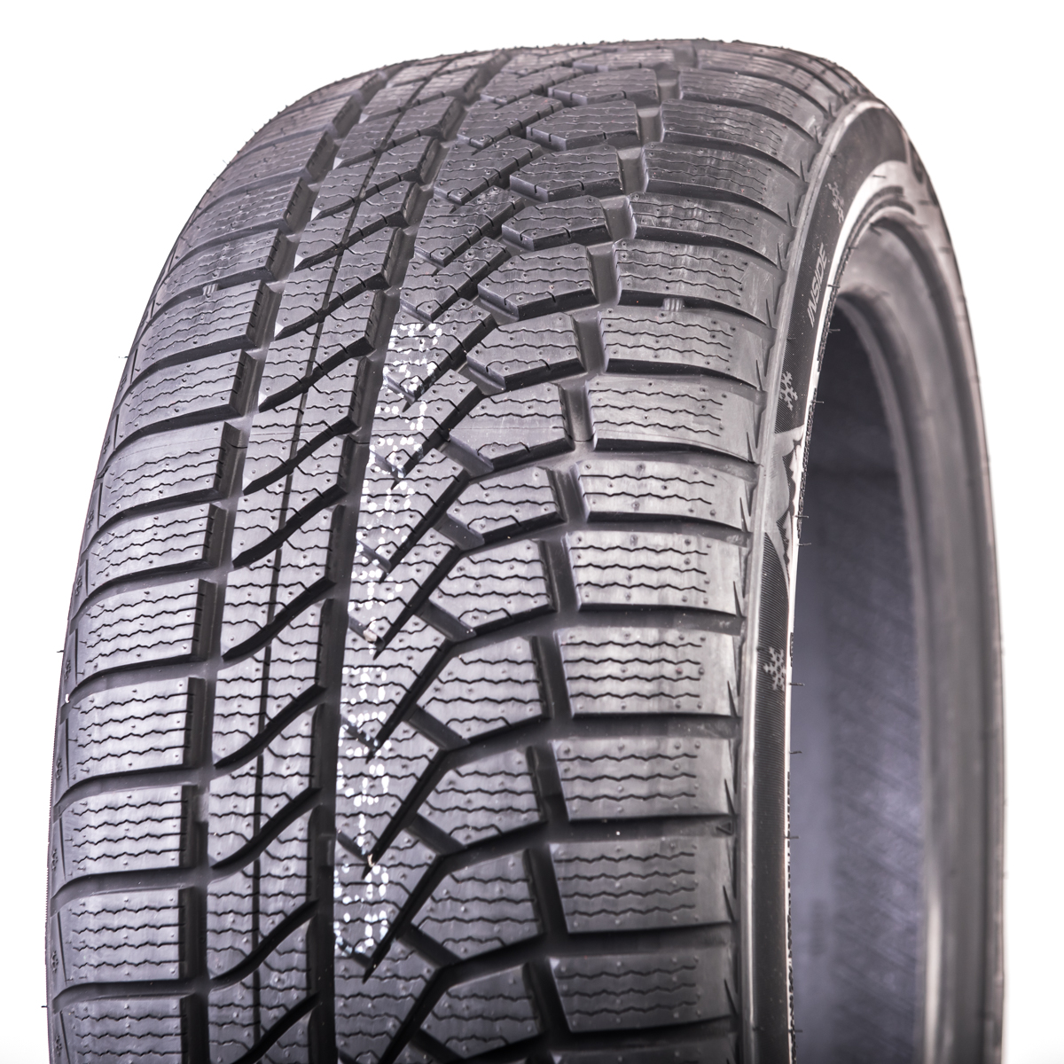 Goodride ZuperSnow Z-507 235/45 R18 98V
