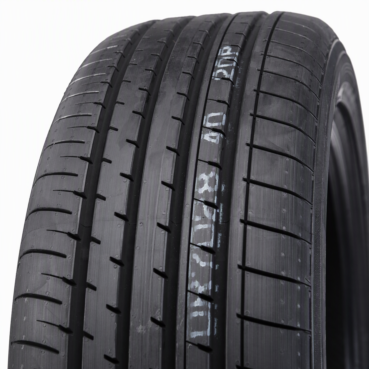 Yokohama BLUEARTH XT AE61 235/55 R17 99H