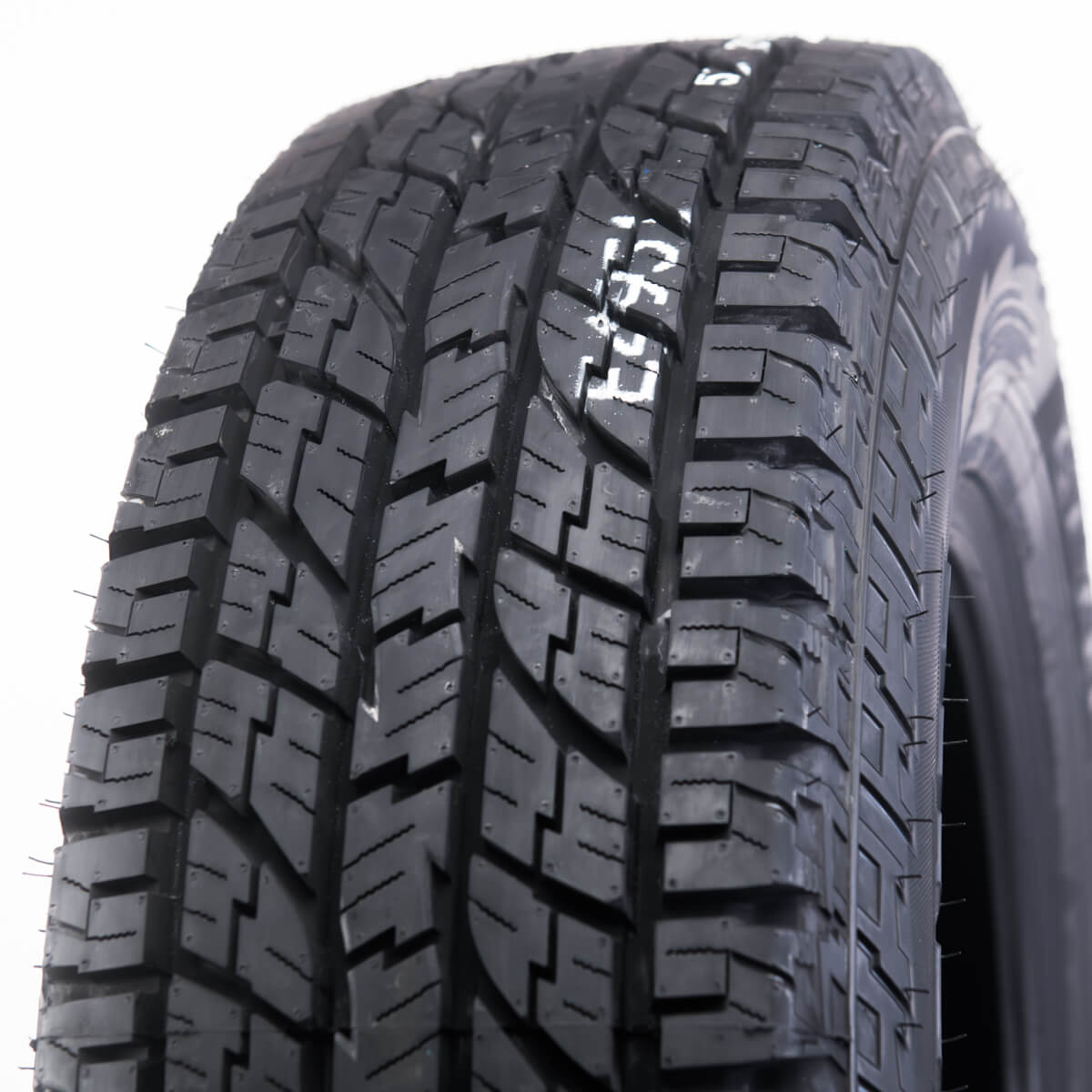 Yokohama Geolandar A/T G015  LT 265/60 R20 121/118S