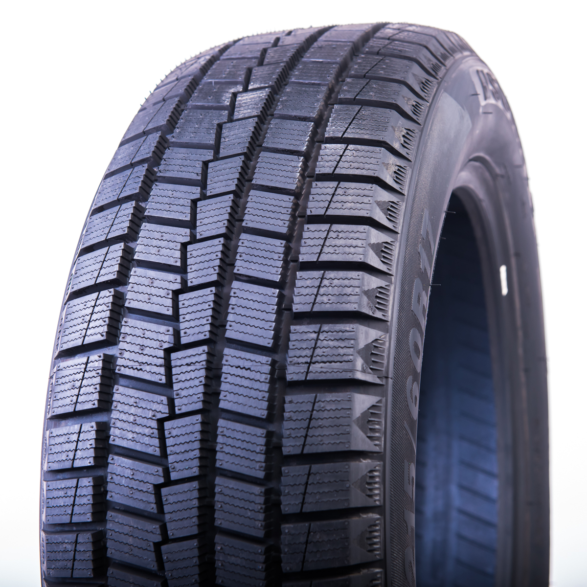 Sunny NW312 215/60 R17 96S