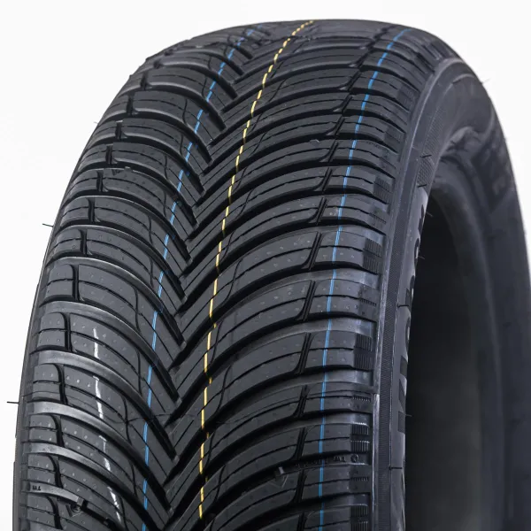 Quadraxer 3 215/45 R18 93 Y